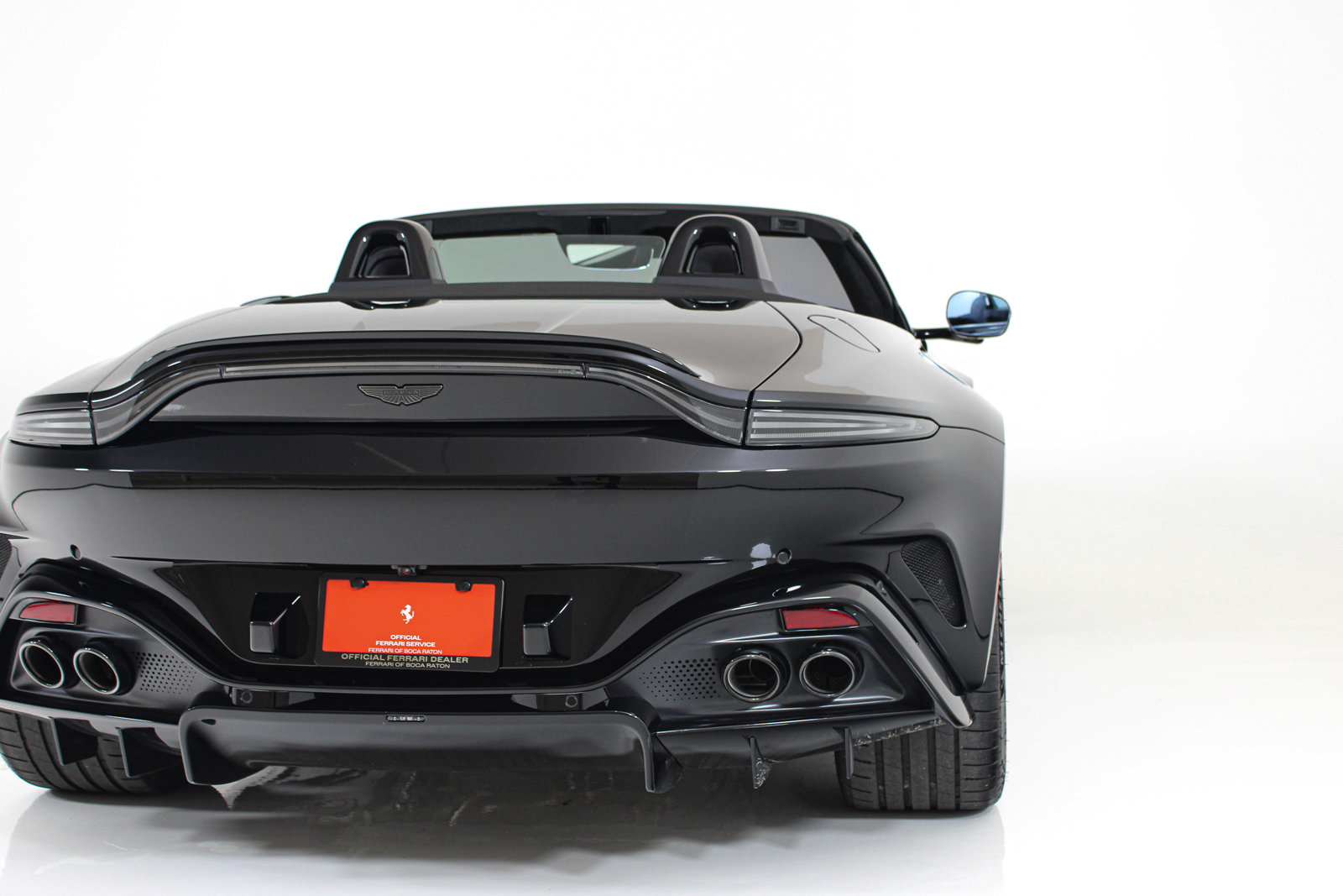 Used 2026 Aston Martin V8 Vantage S RWD image 19