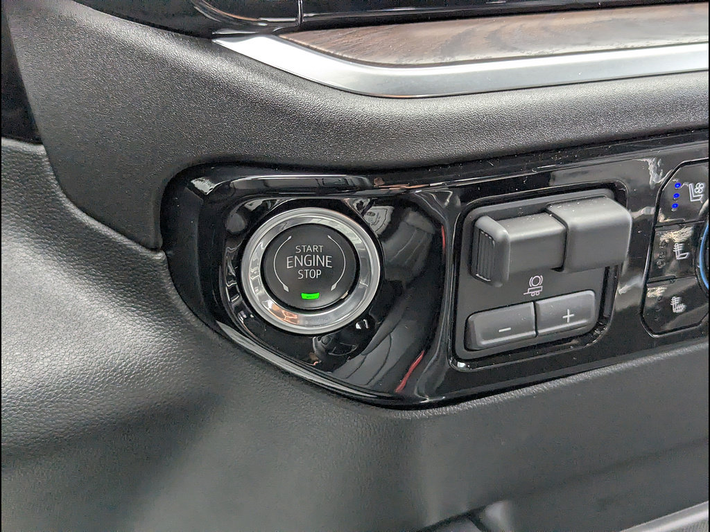 Used 2025 GMC Sierra 2500 SLT AWD/4WD image 25
