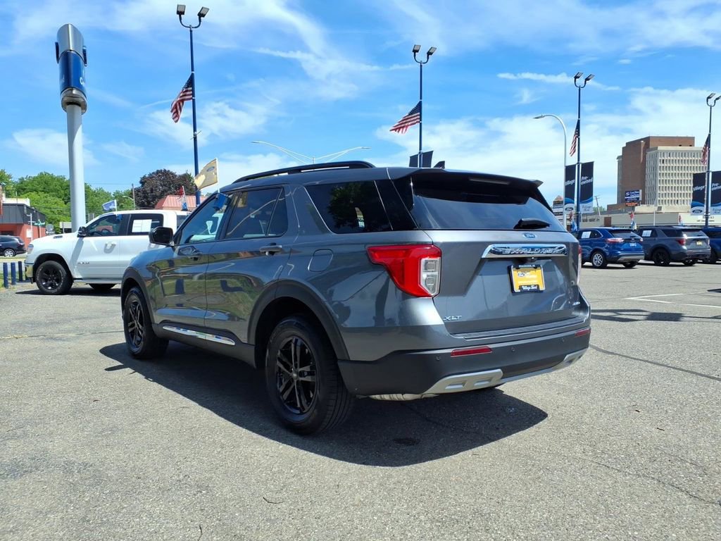 Used 2024 Ford Explorer XLT w/ Equipment Group 202A AWD/4WD image 9