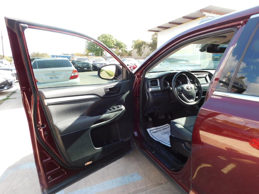 Used 2019 Toyota Highlander LE image 21