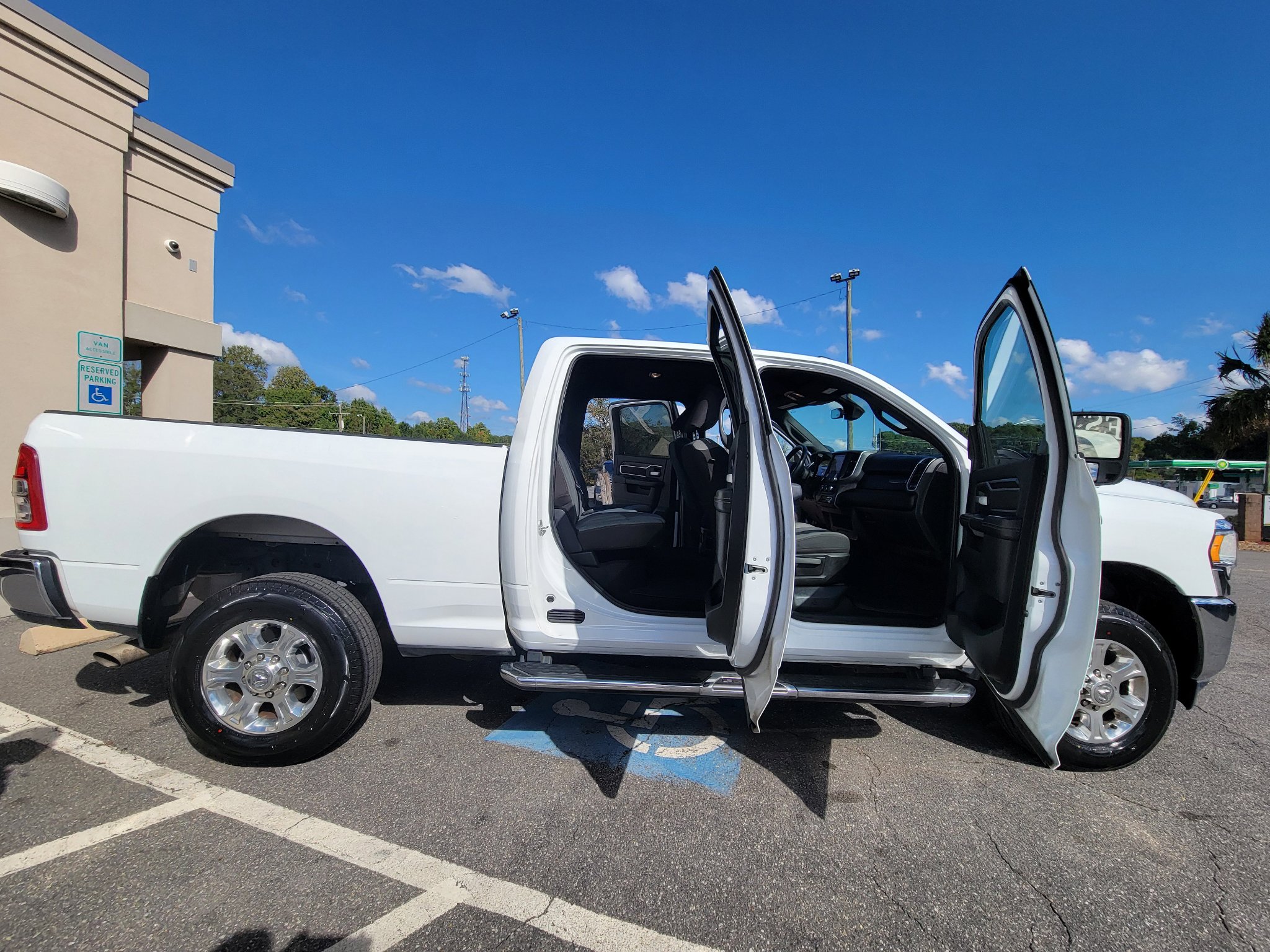Used 2024 RAM 2500 Big Horn image 21