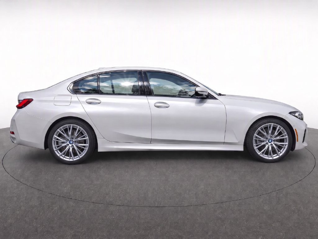 Used 2024 BMW 330e xDrive AWD/4WD image 7