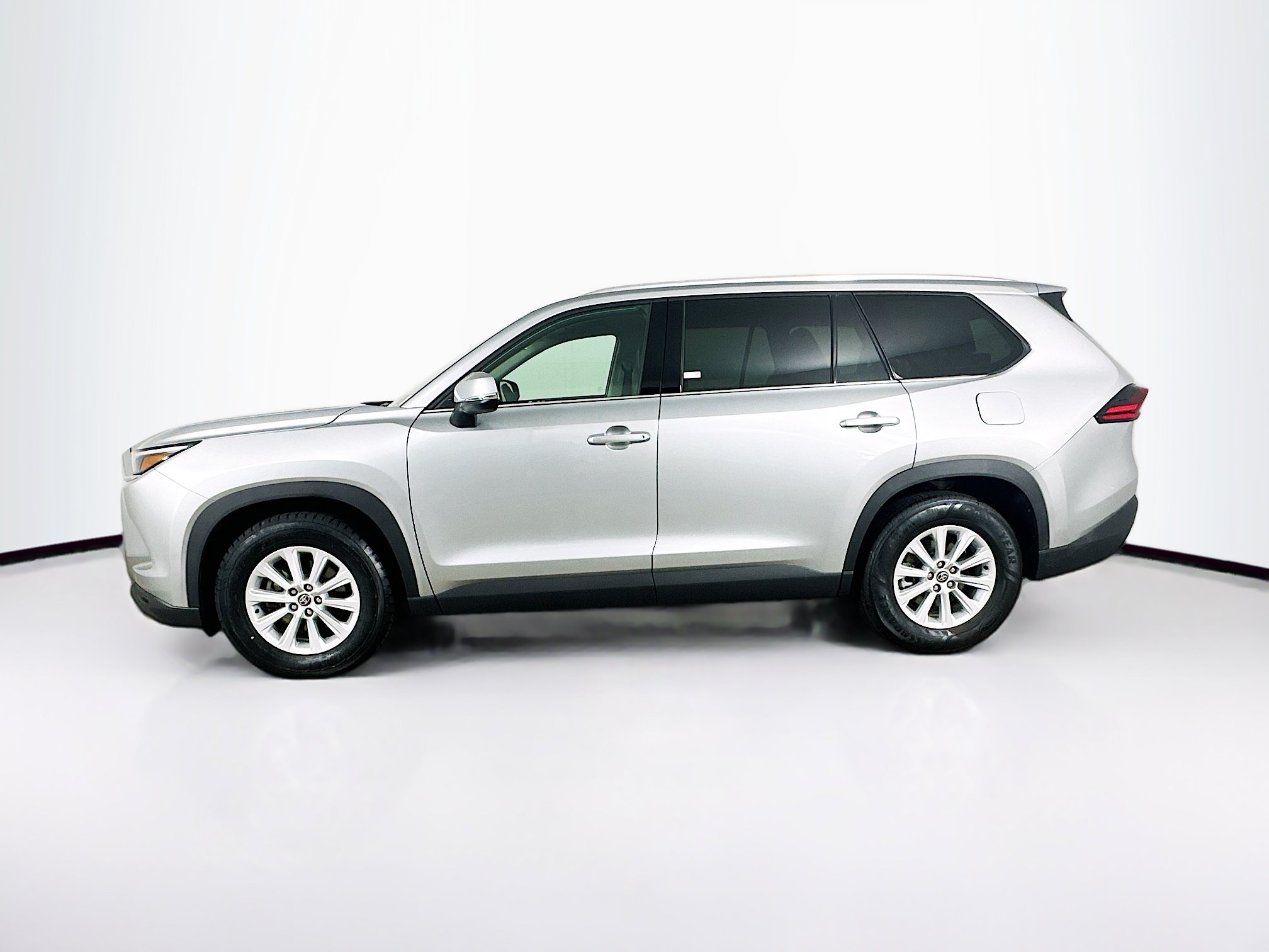 Used 2025 Toyota Grand Highlander FWD image 4