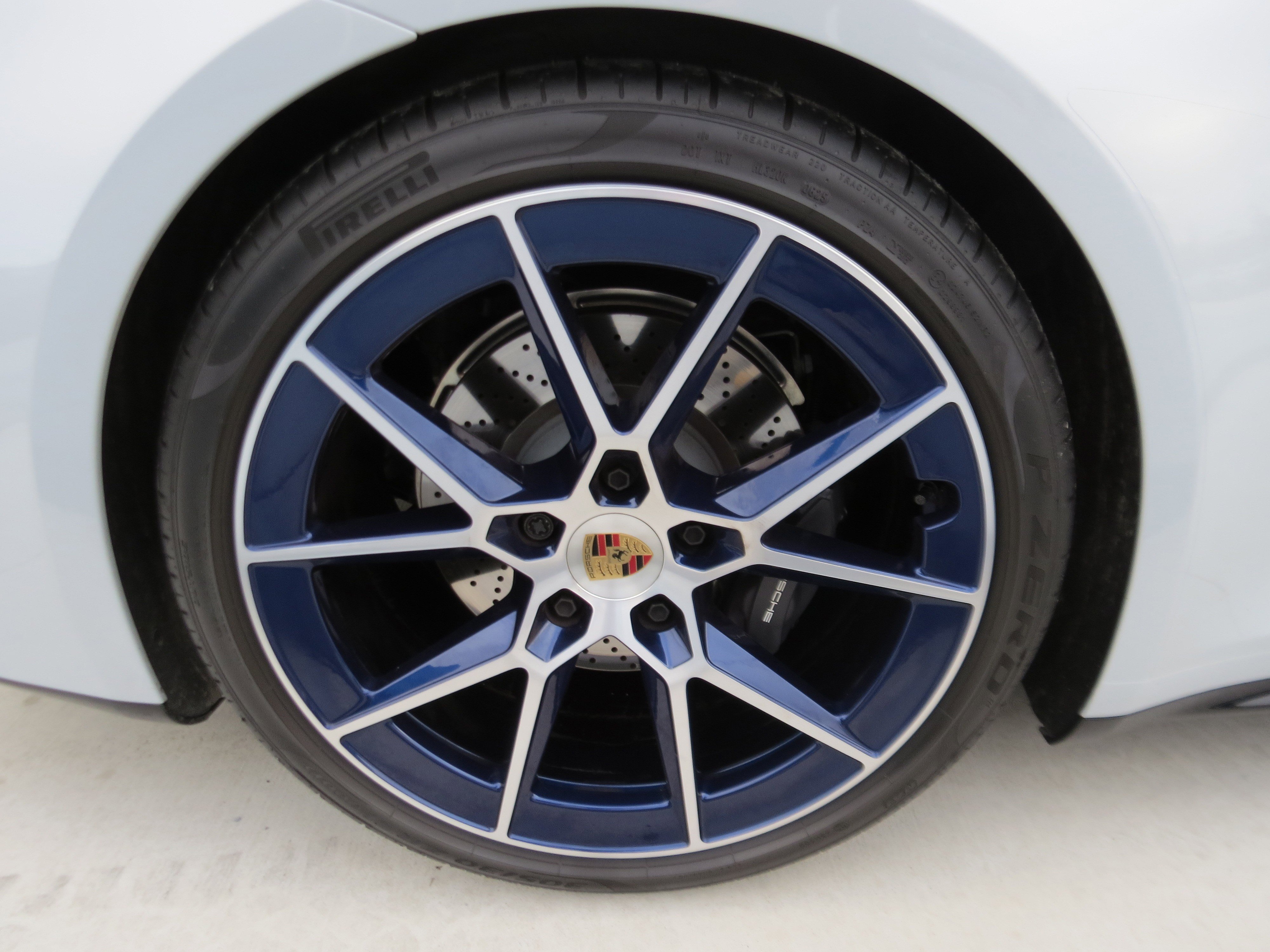Used 2025 Porsche 911 Carrera T RWD image 14