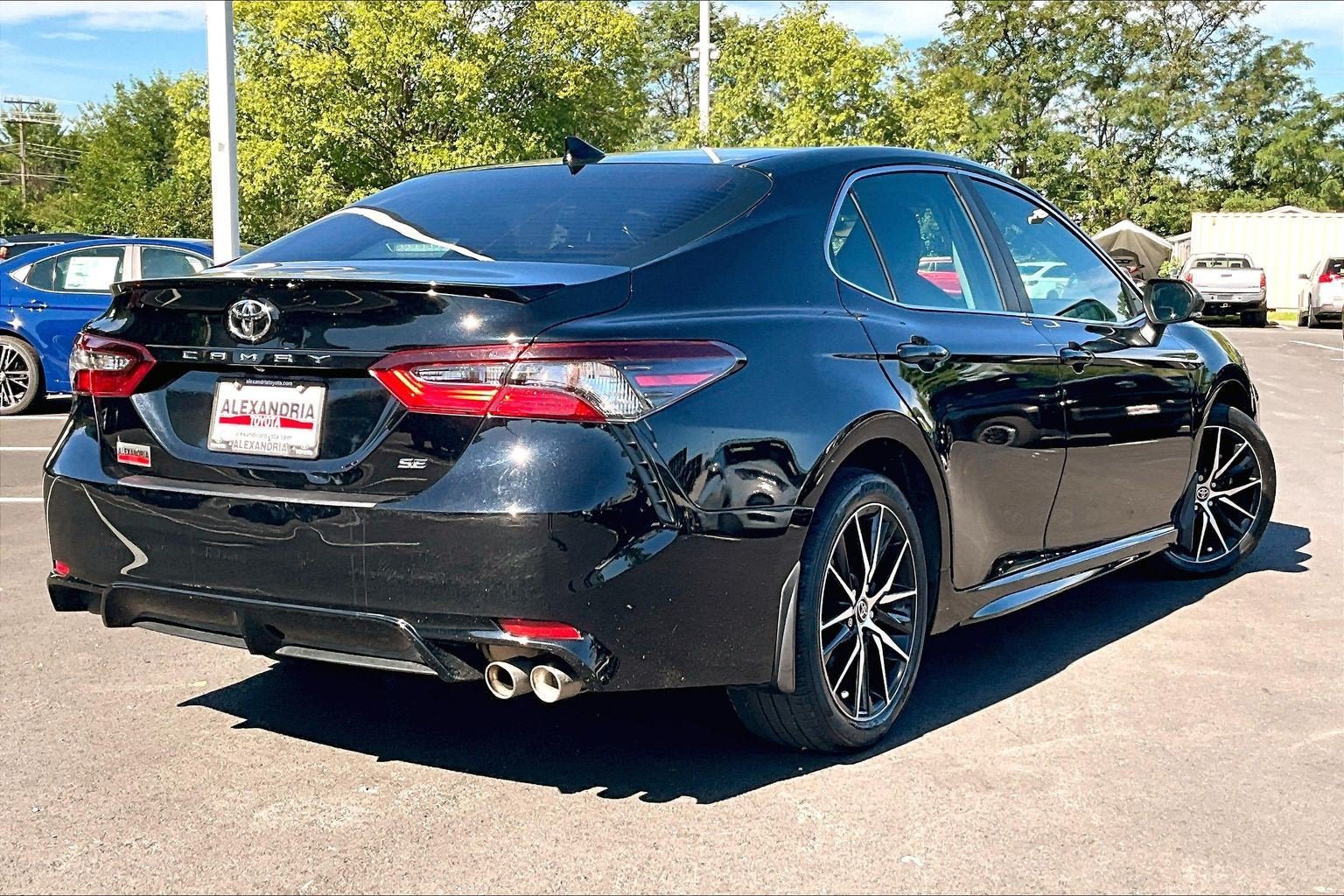 Used 2023 Toyota Camry SE FWD image 12