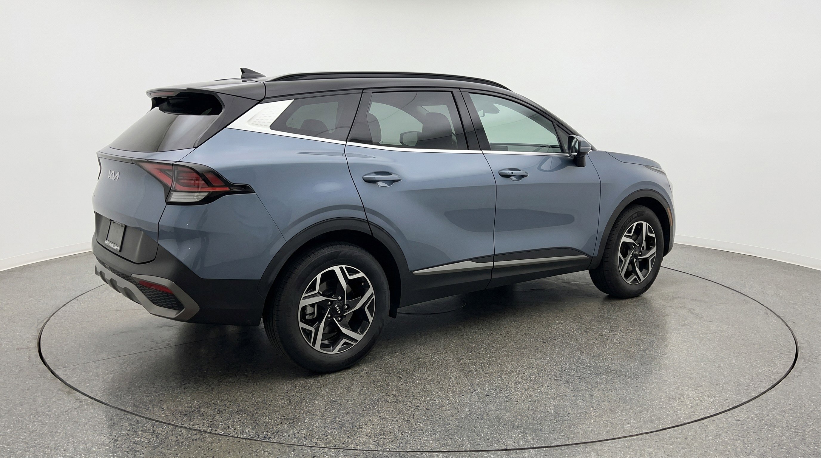 Used 2025 Kia Sportage LX image 9