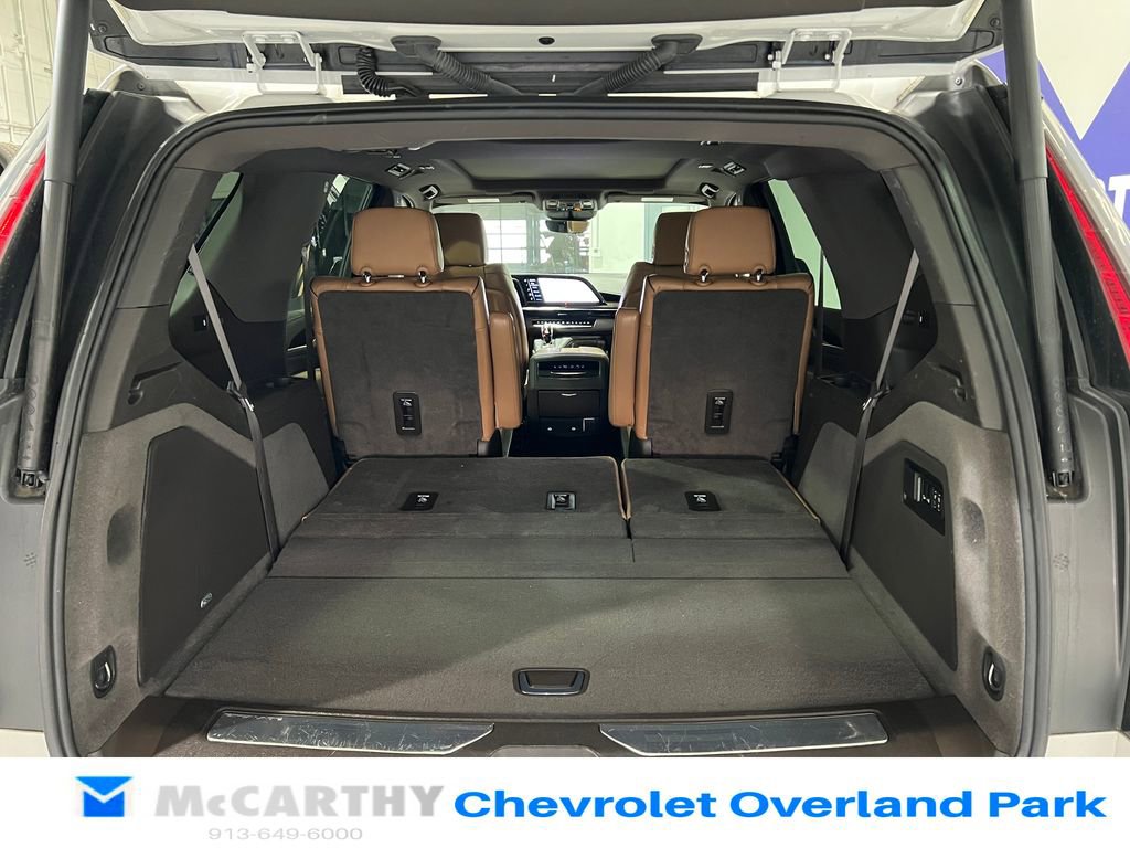Used 2022 Cadillac Escalade Premium Luxury image 35