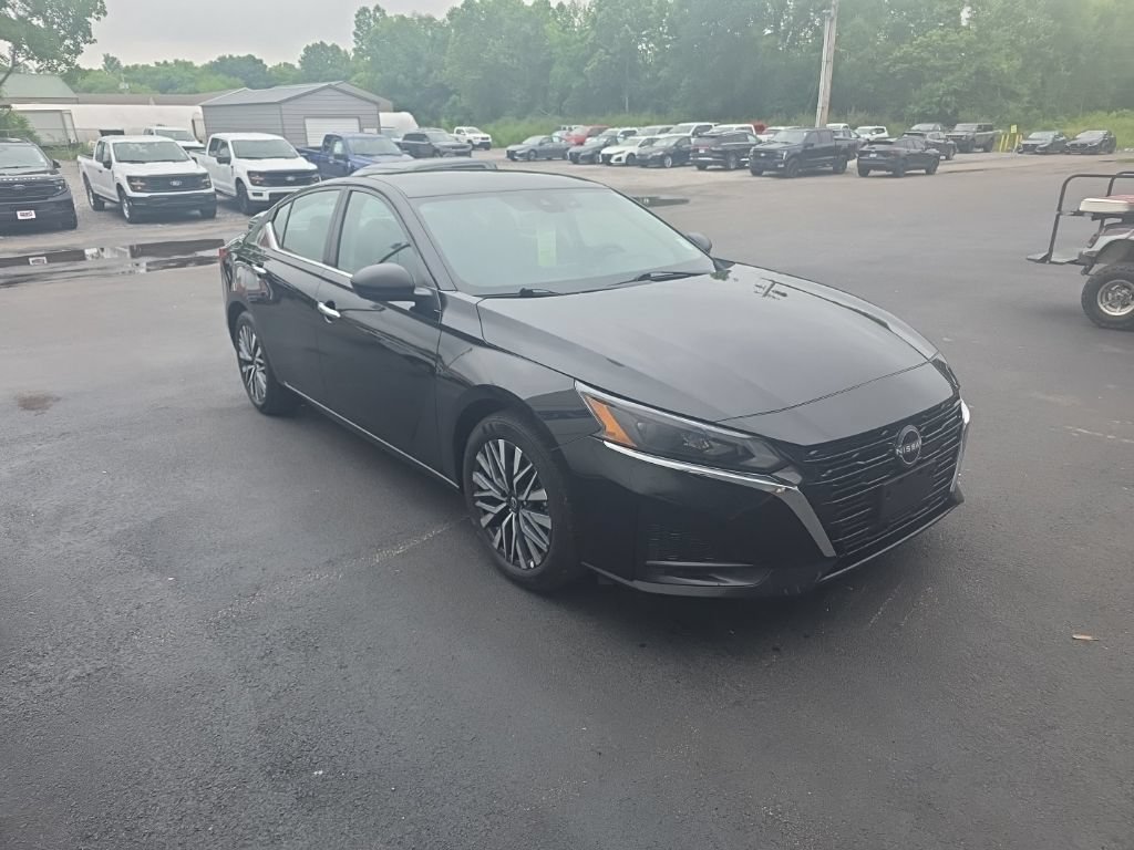 Used 2025 Nissan Altima 2.5 SV FWD image 4