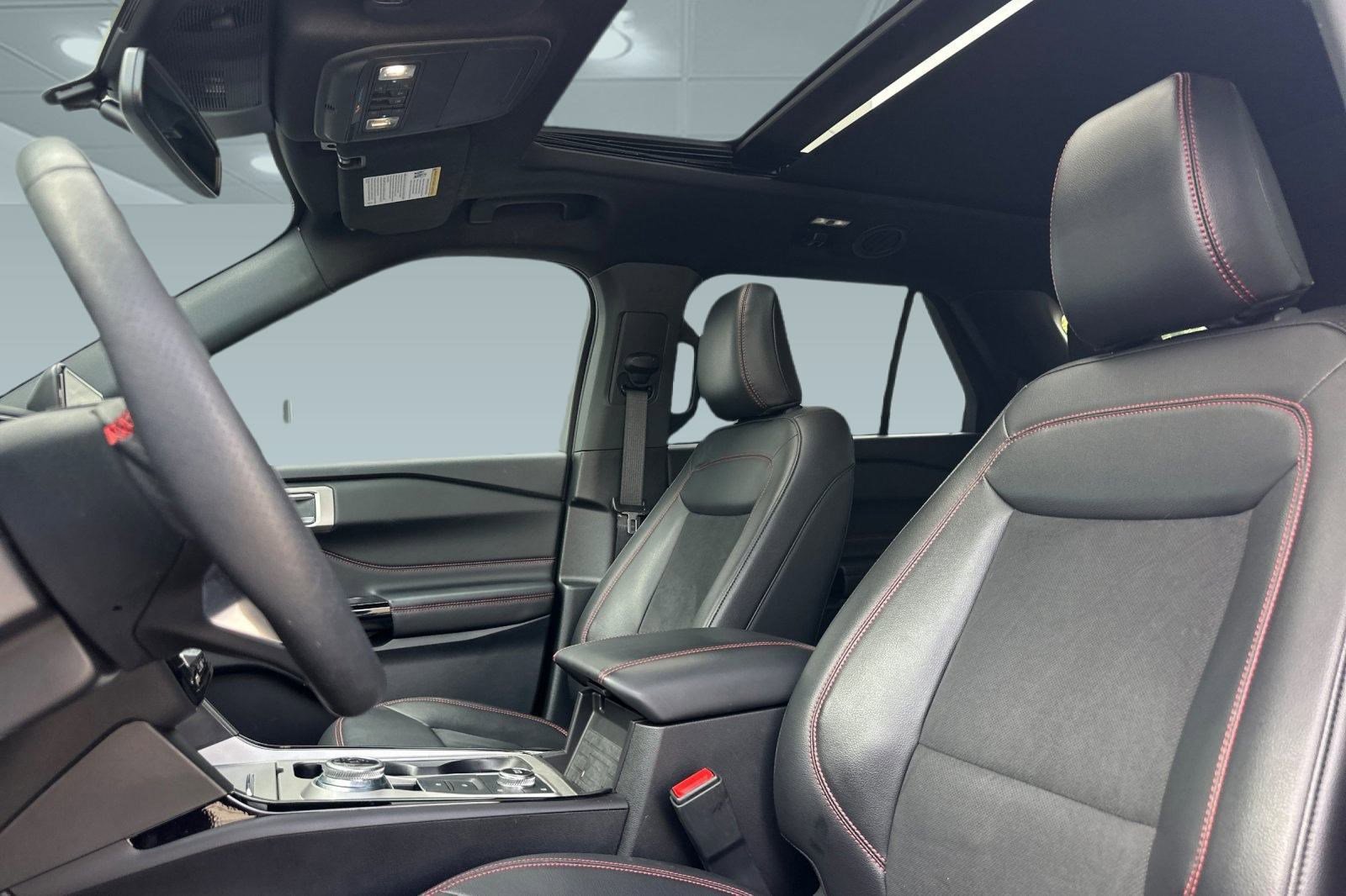 Used 2023 Ford Explorer ST-Line w/ Class IV Trailer Tow Package image 15