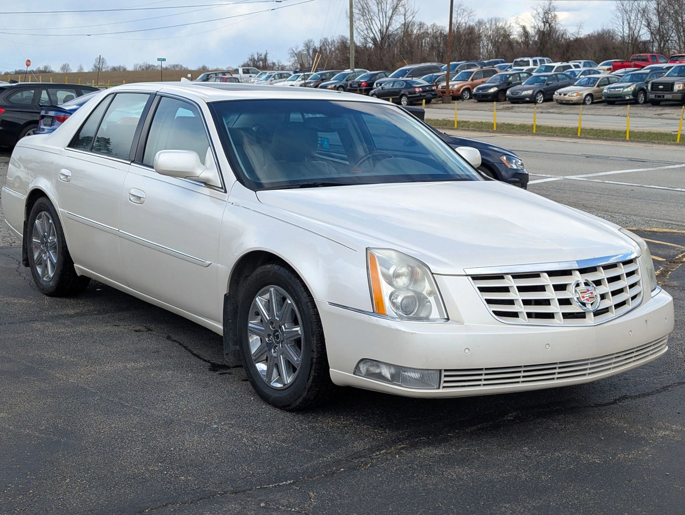 Used 2011 Cadillac DTS Premium image 7