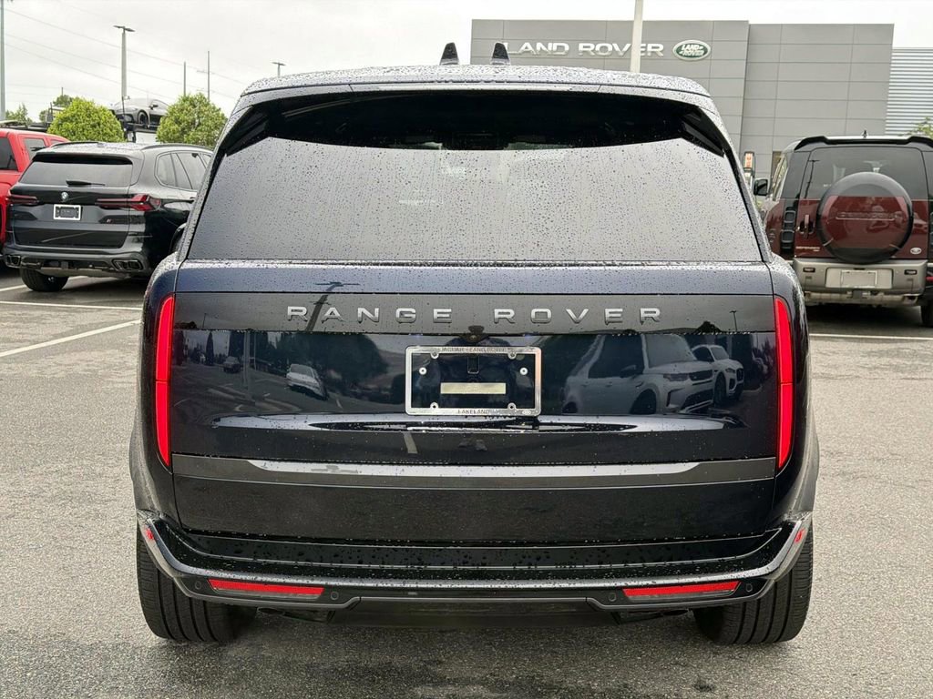 New 2025 Land Rover Range Rover Long Wheelbase SE image 4