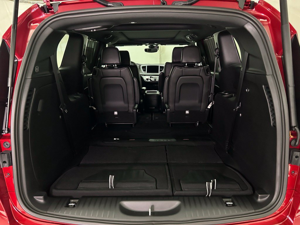 New 2026 Chrysler Pacifica Select AWD/4WD image 13