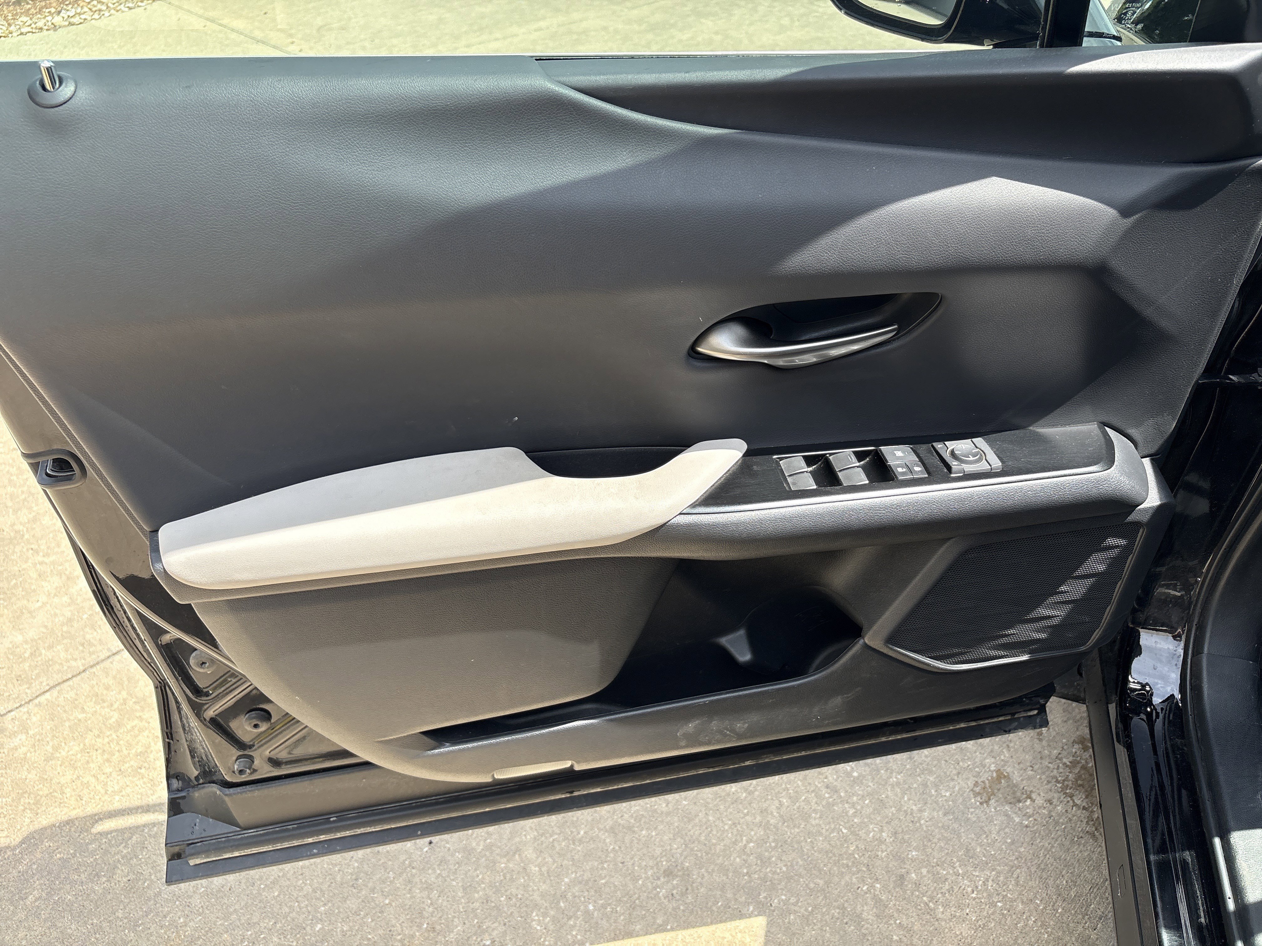 Used 2023 Lexus UX 250h AWD w/ Premium Package image 14