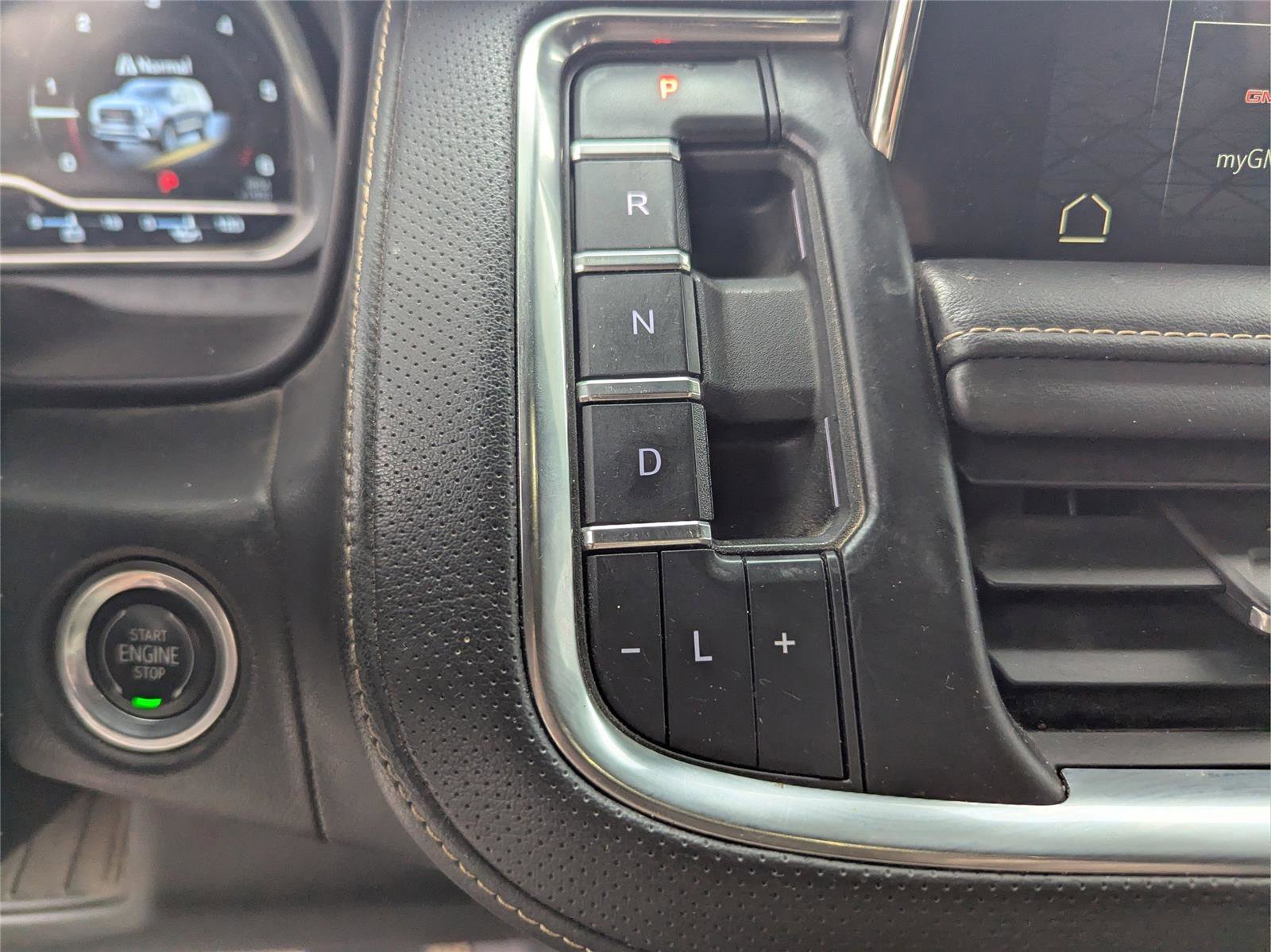 Used 2022 GMC Yukon XL SLT w/ SLT Luxury Package image 21