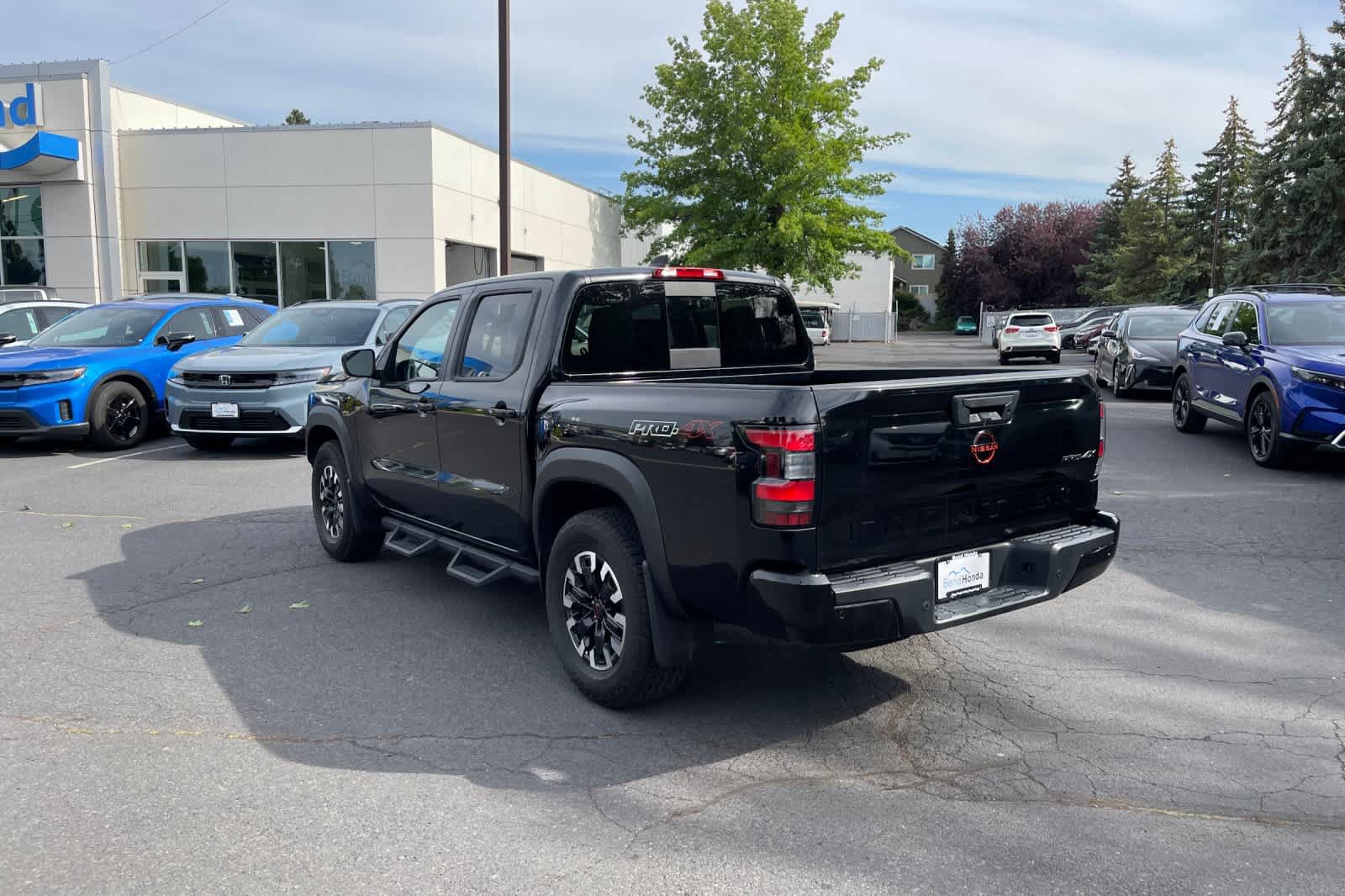 Used 2024 Nissan Frontier PRO-4X w/ Technology Package AWD/4WD image 3