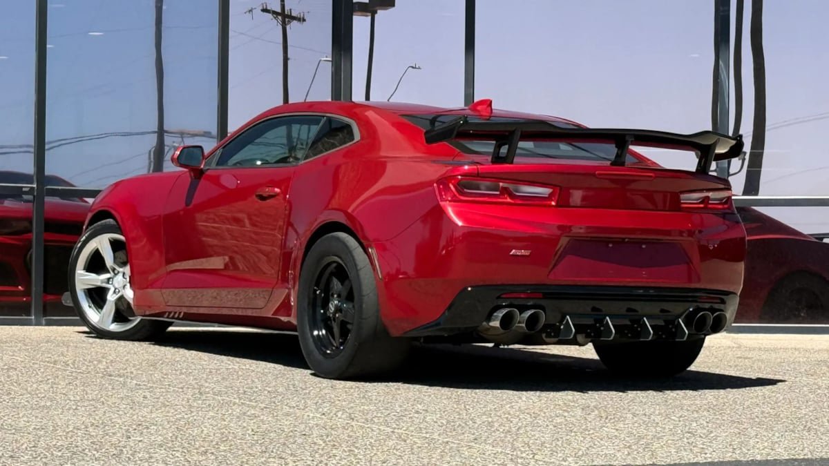 Used 2018 Chevrolet Camaro SS RWD image 7
