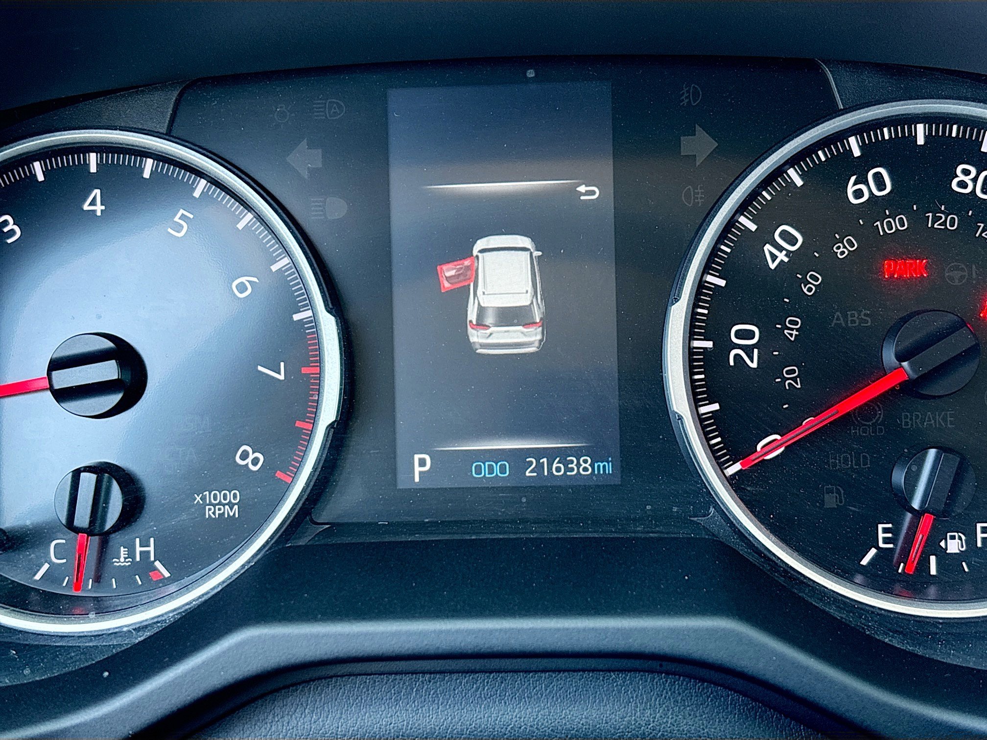 Used 2022 Toyota RAV4 LE image 11