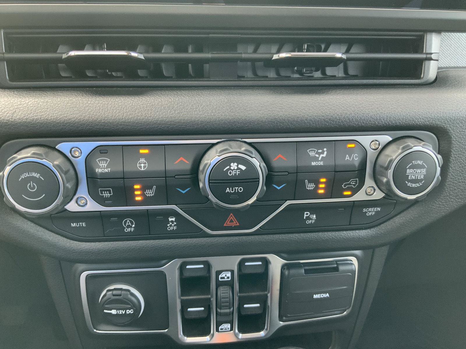 Used 2025 Jeep Wrangler Unlimited Sport AWD/4WD image 43