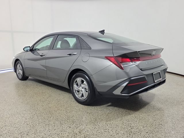Used 2025 Hyundai Elantra SE FWD image 7