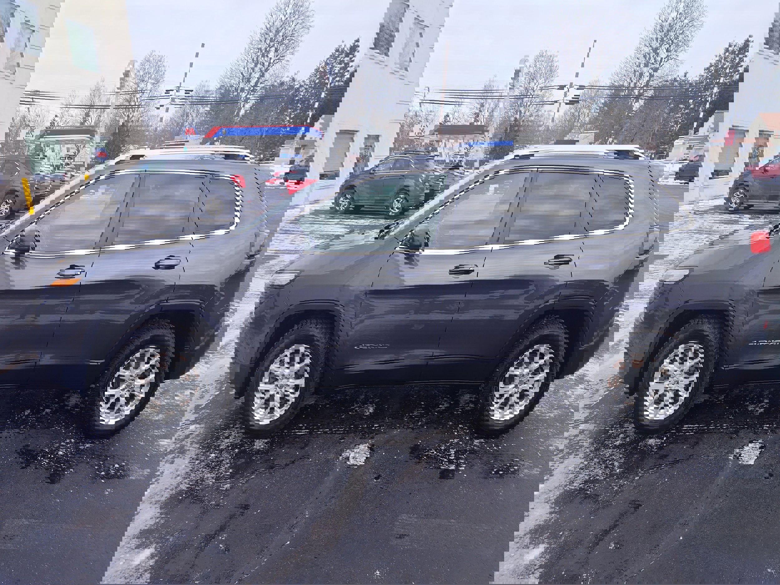 Used 2016 Jeep Cherokee Latitude w/ Cold Weather Group image 6