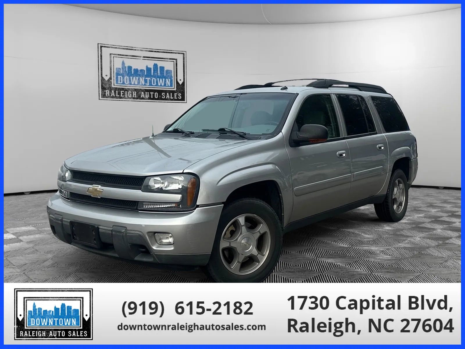 Used 2005 Chevrolet TrailBlazer EXT LT Extended Sport Utility 4D w/ Luxury Package image 1