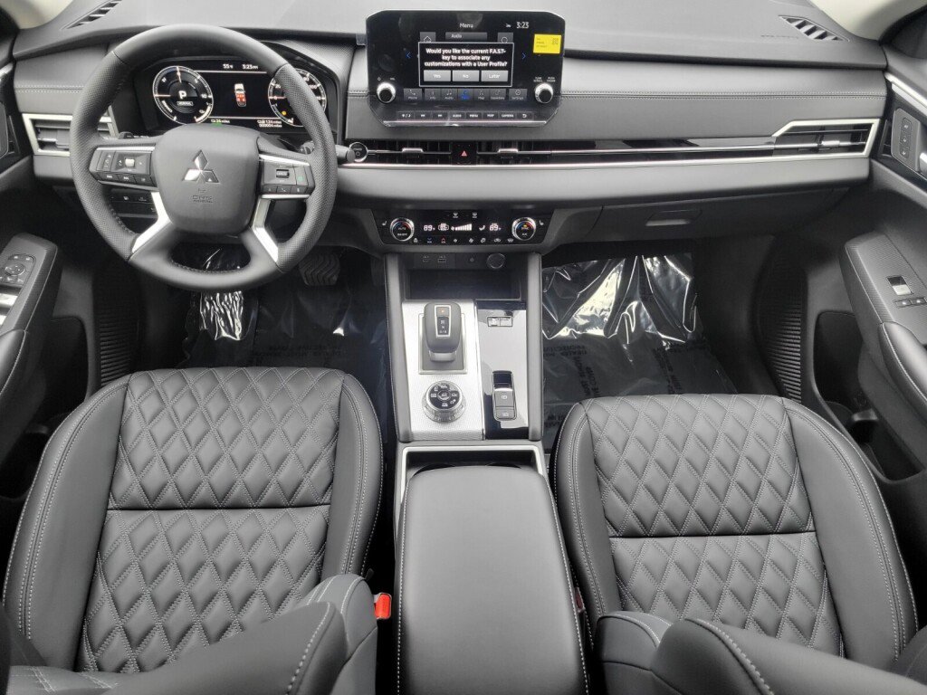 New 2025 Mitsubishi Outlander SEL image 12