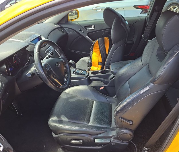 Used 2011 Hyundai Genesis 3.8 RWD image 3