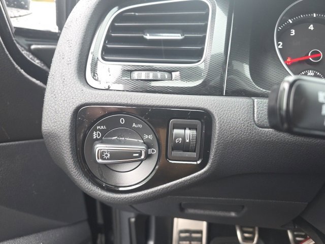 Used 2017 Volkswagen GTI SE image 11