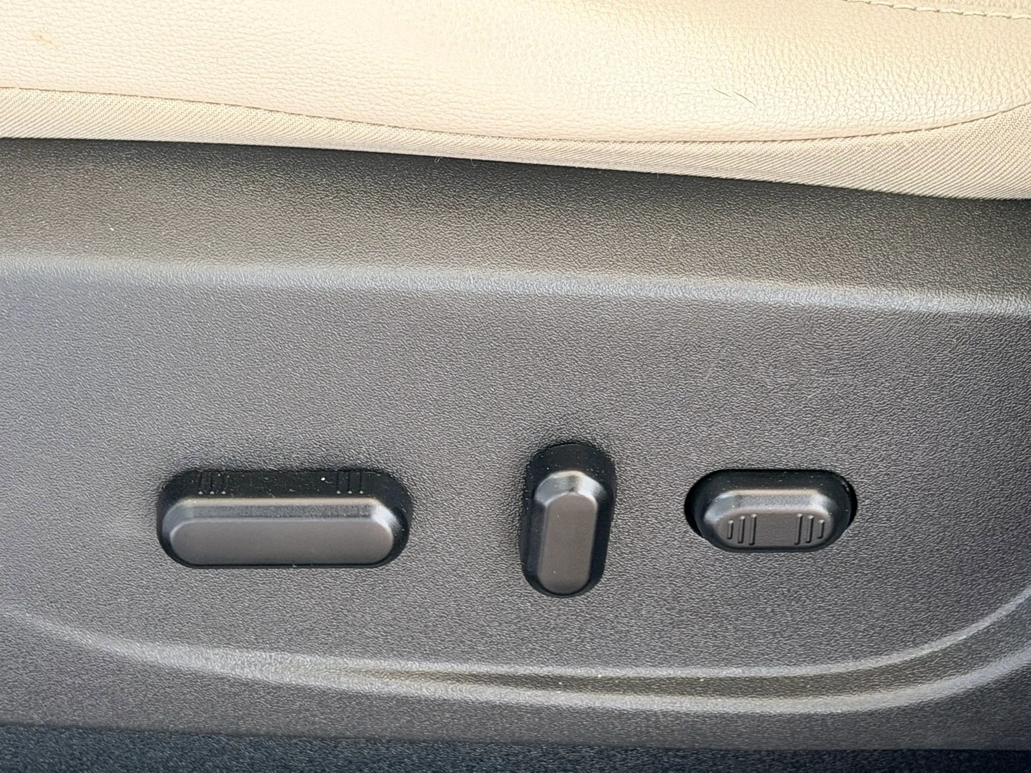 Used 2018 Ford Escape SEL image 17