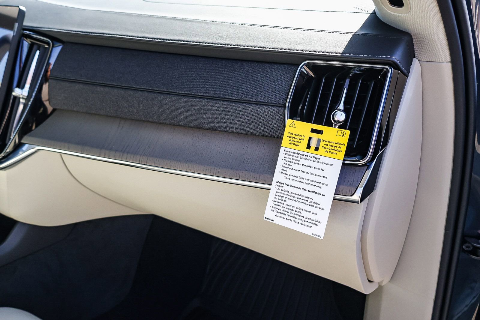 New 2026 Volvo XC90 B6 Ultra w/ Protection Package image 19