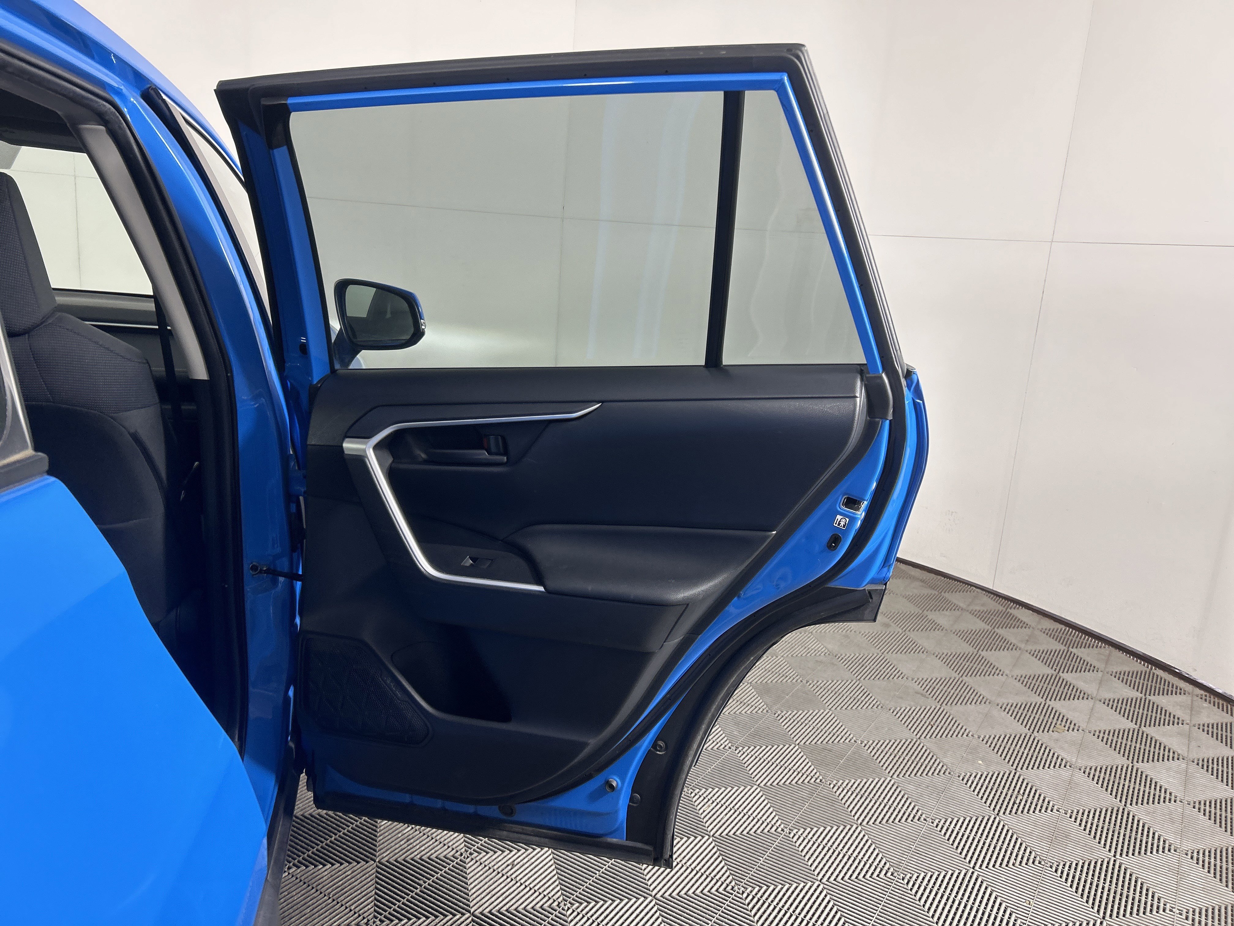 Used 2019 Toyota RAV4 LE image 36