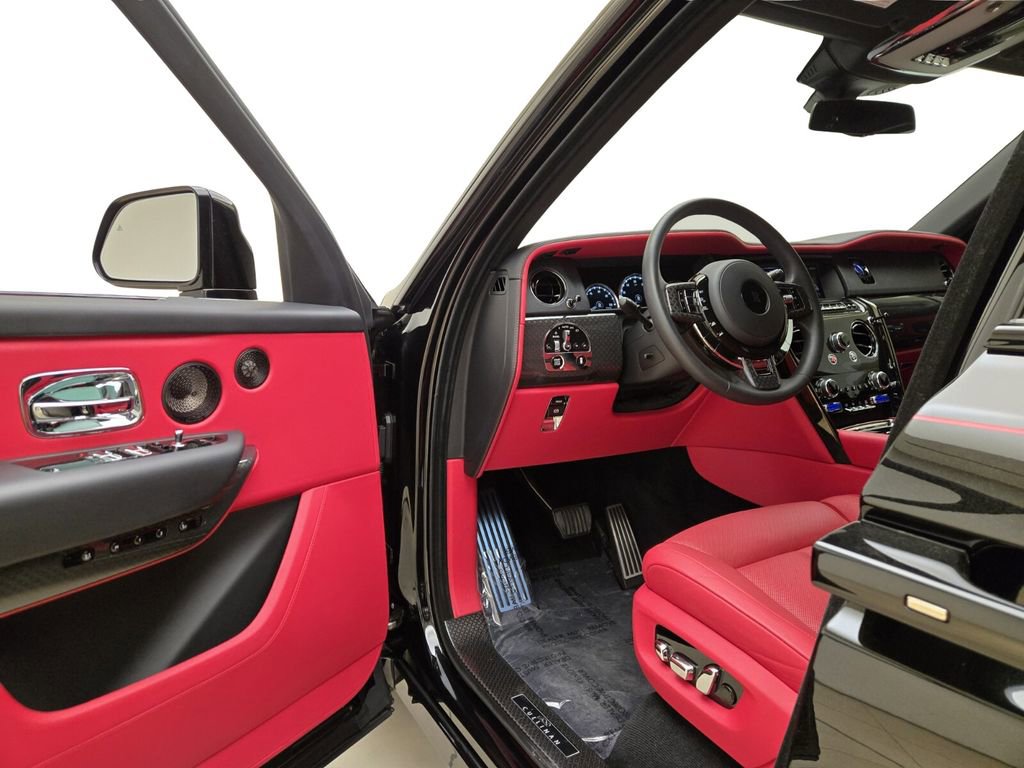 Certified 2022 Rolls-Royce Cullinan Black Badge w/ Dark Exterior Package image 13