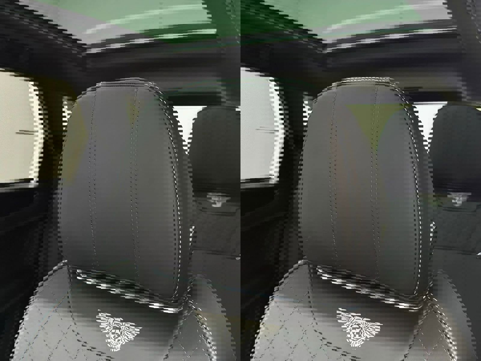 Used 2018 Bentley Bentayga image 27