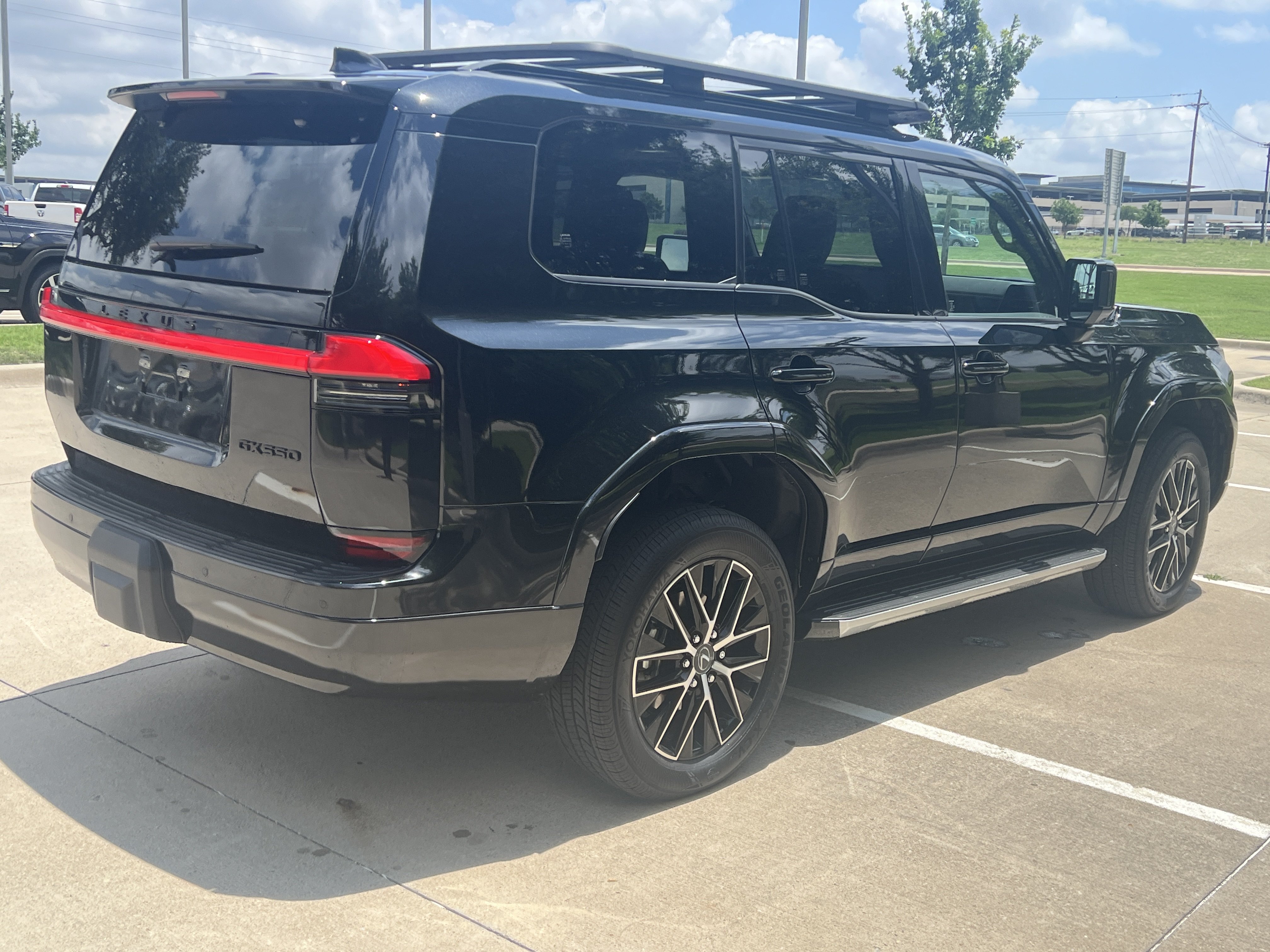 Used 2025 Lexus GX 550 w/ Accessory Package (31) AWD/4WD image 10