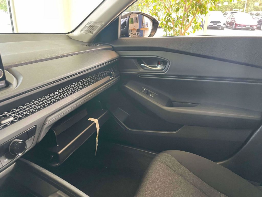 Used 2025 Honda Accord SE image 29
