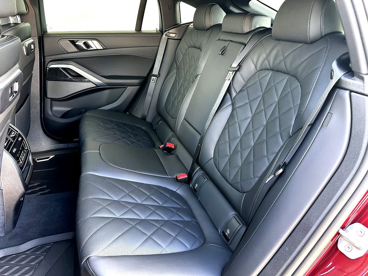 New 2026 BMW X6 xDrive40i w/ Climate Comfort Package image 17