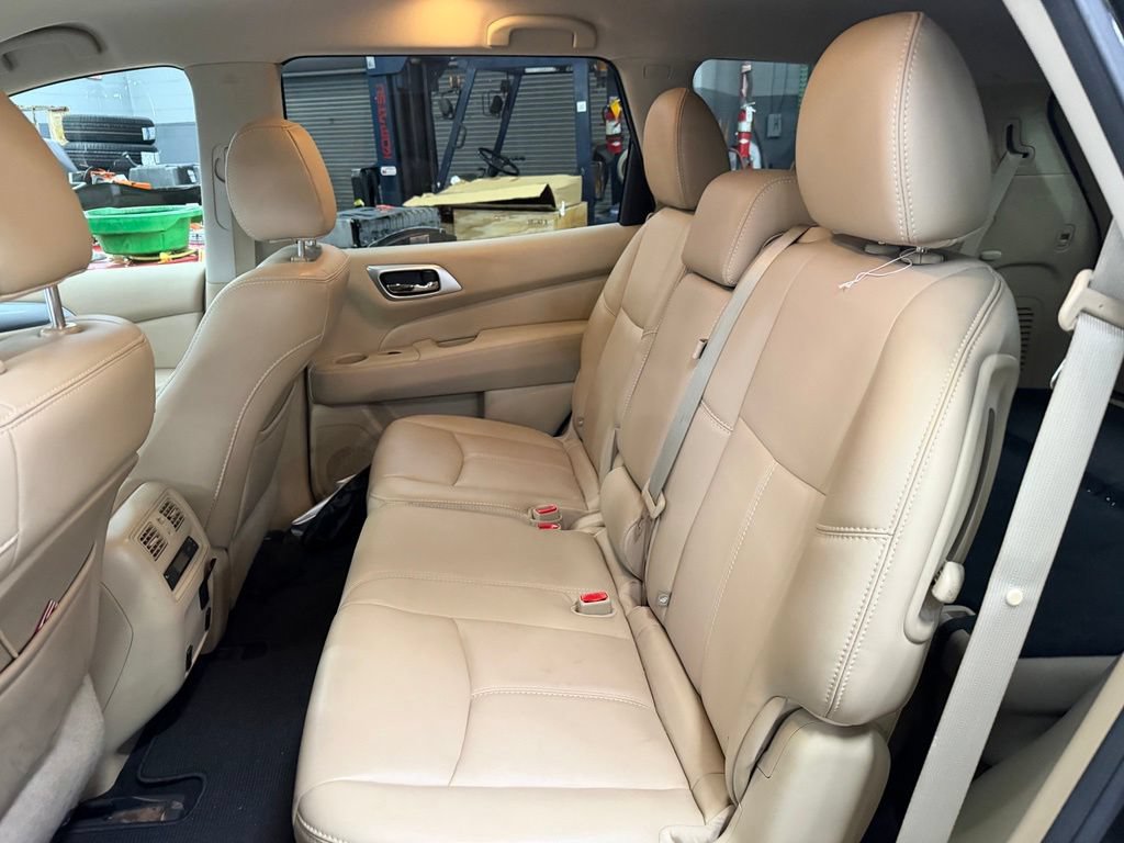 Used 2017 Nissan Pathfinder SL w/ SL Tech Package AWD/4WD image 4