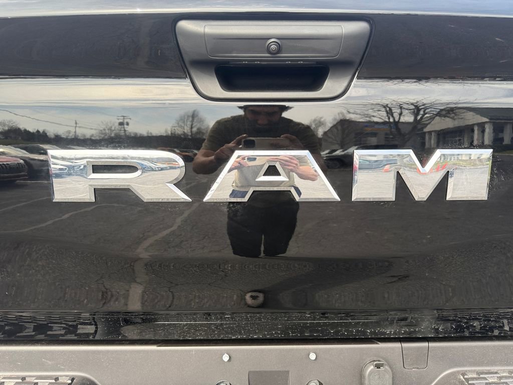 New 2026 RAM 1500 4x4 Crew Cab image 17