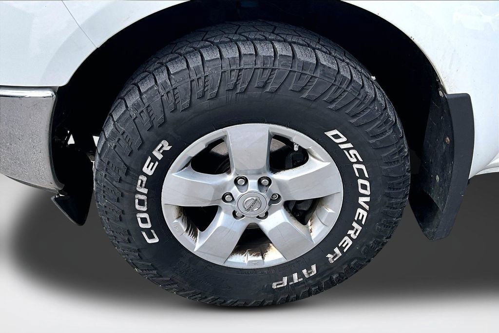 Used 2010 Nissan Frontier SE image 30