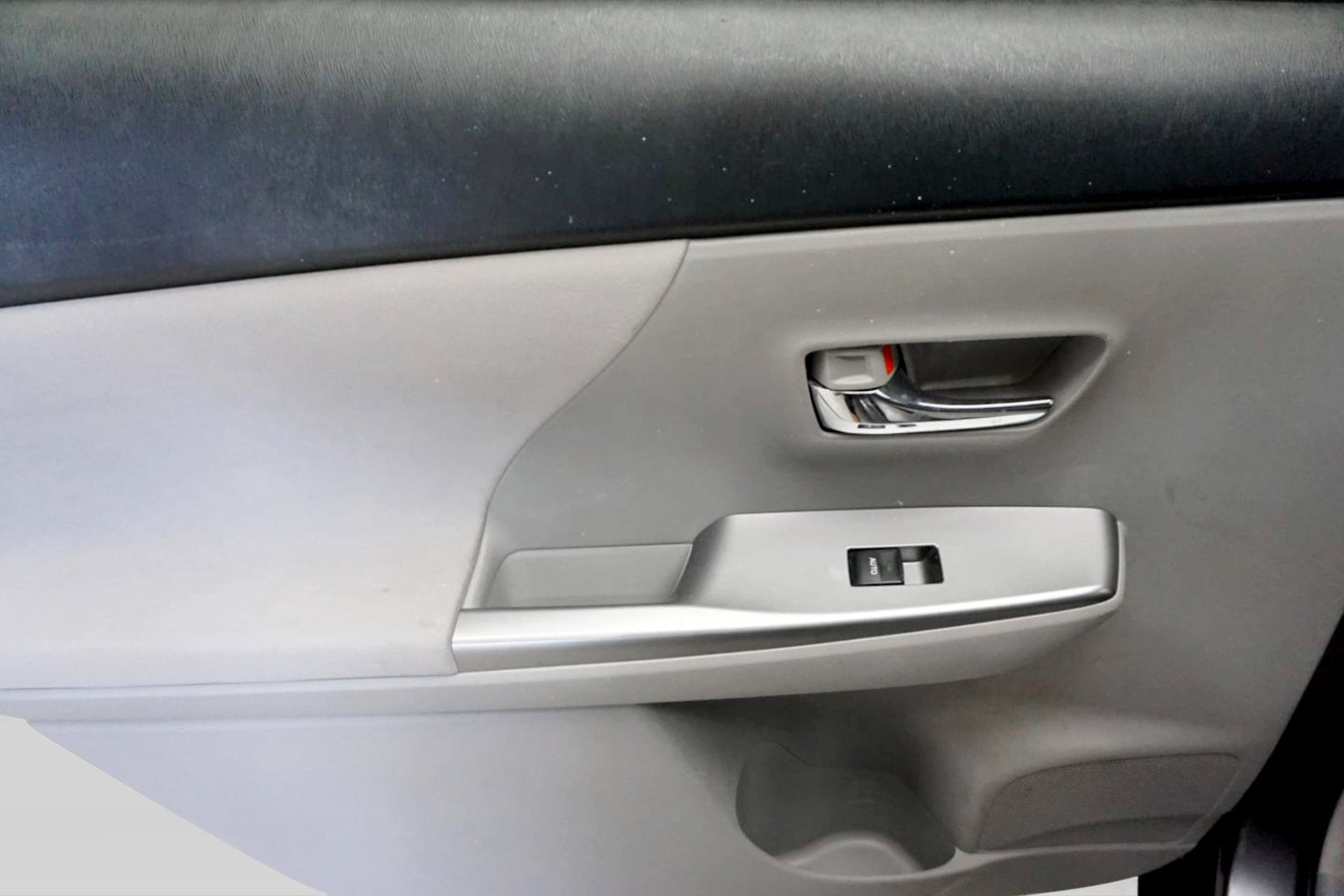 Used 2017 Toyota Prius V Two FWD image 19