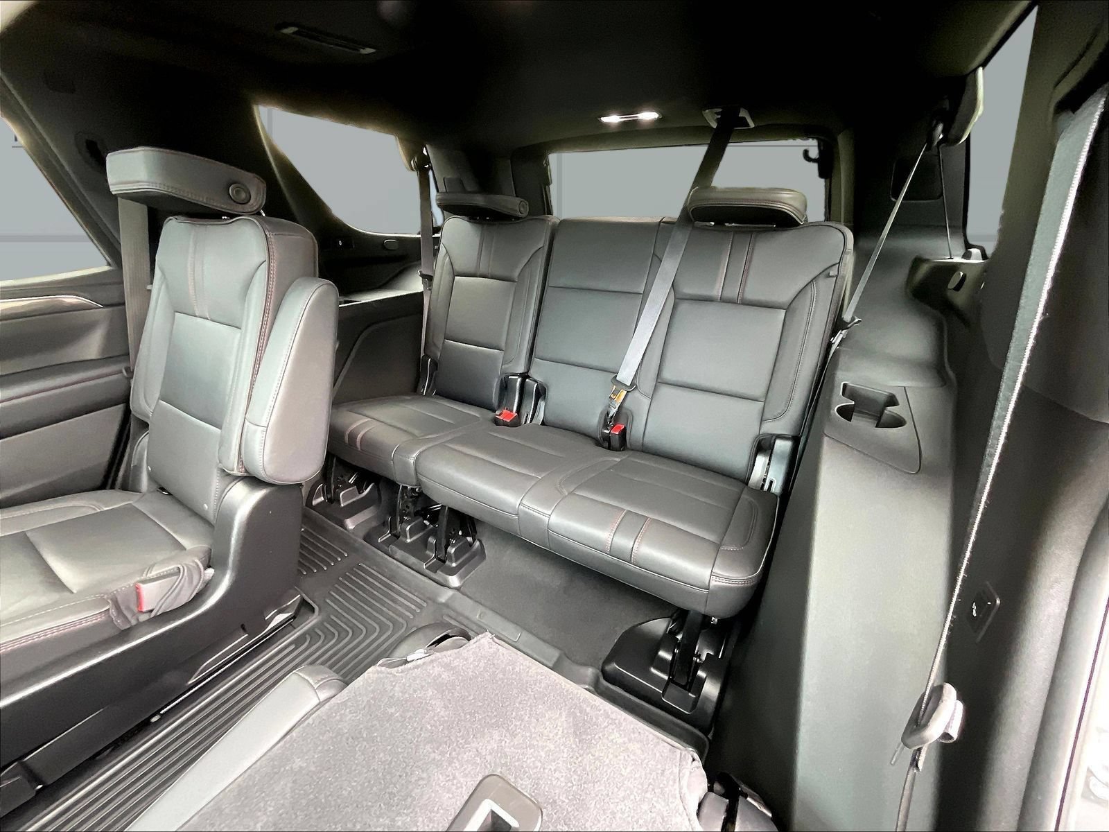 Used 2024 Chevrolet Tahoe RST w/ Luxury Package AWD/4WD image 21