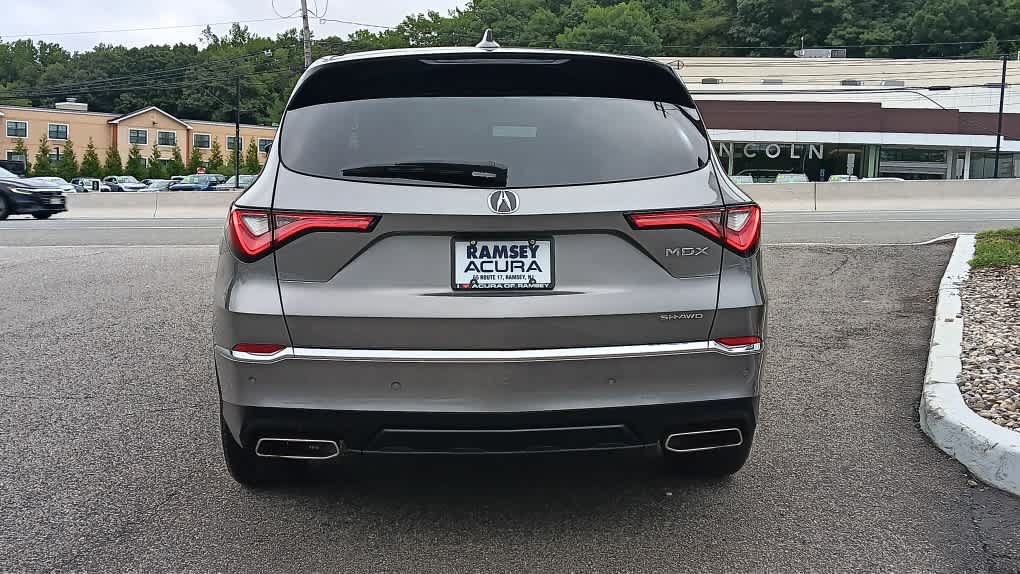 Used 2023 Acura MDX w/ Technology Package AWD/4WD image 4