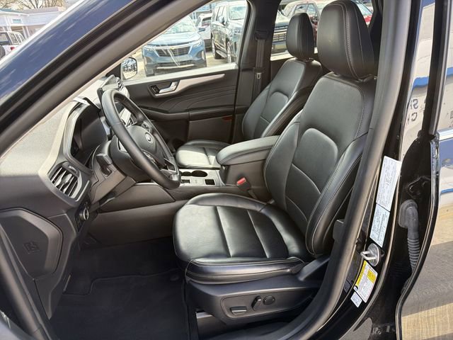 Used 2025 Ford Escape Platinum AWD/4WD image 13
