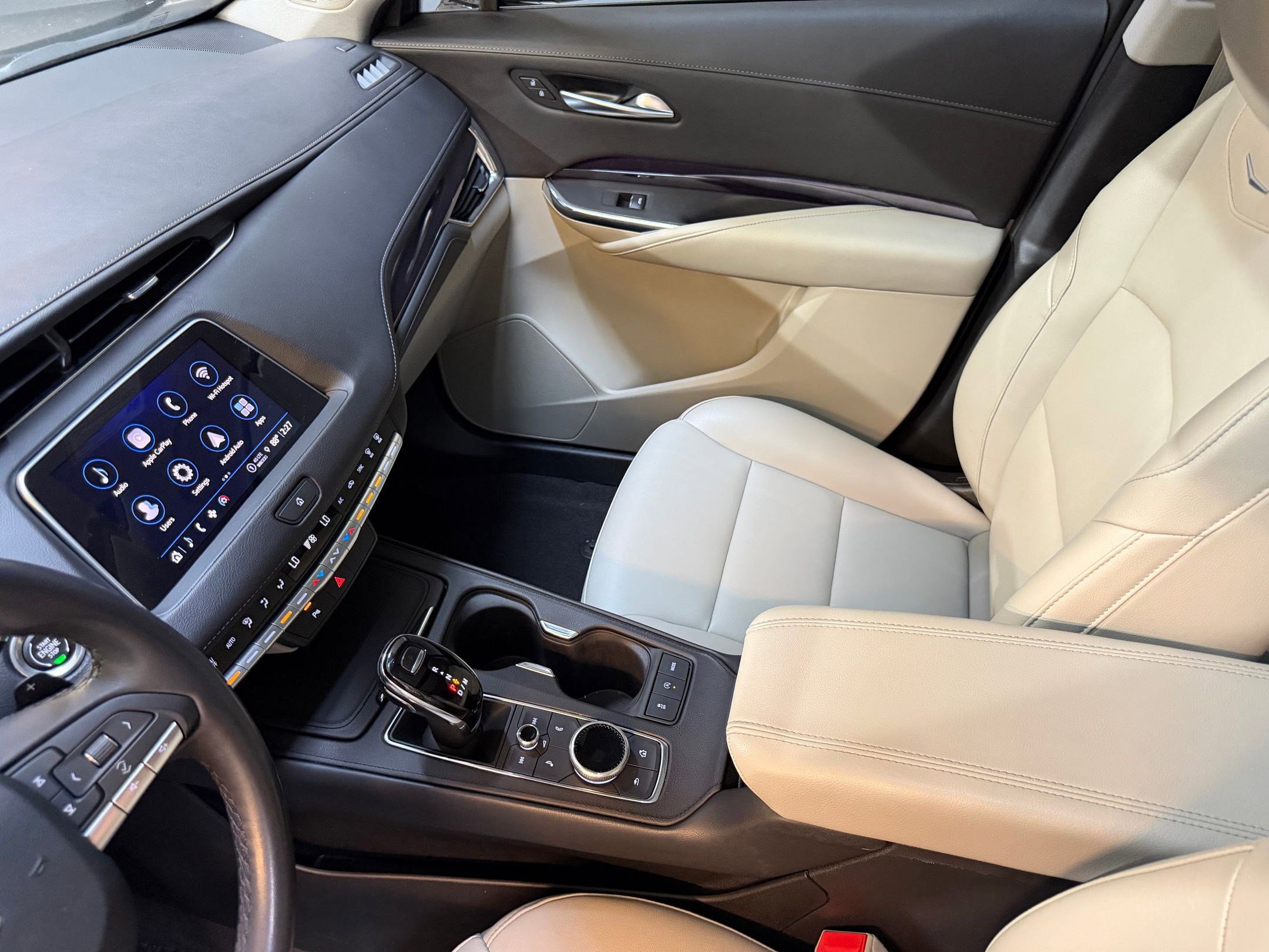Used 2023 Cadillac XT4 Luxury FWD image 34