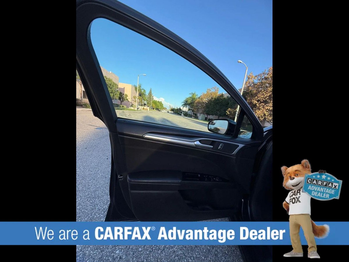 Used 2016 Ford Fusion SE FWD image 29