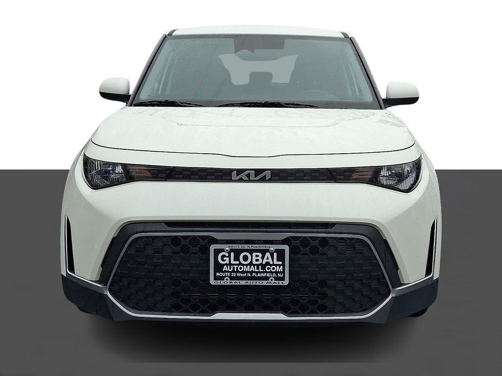 Used 2023 Kia Soul LX image 2
