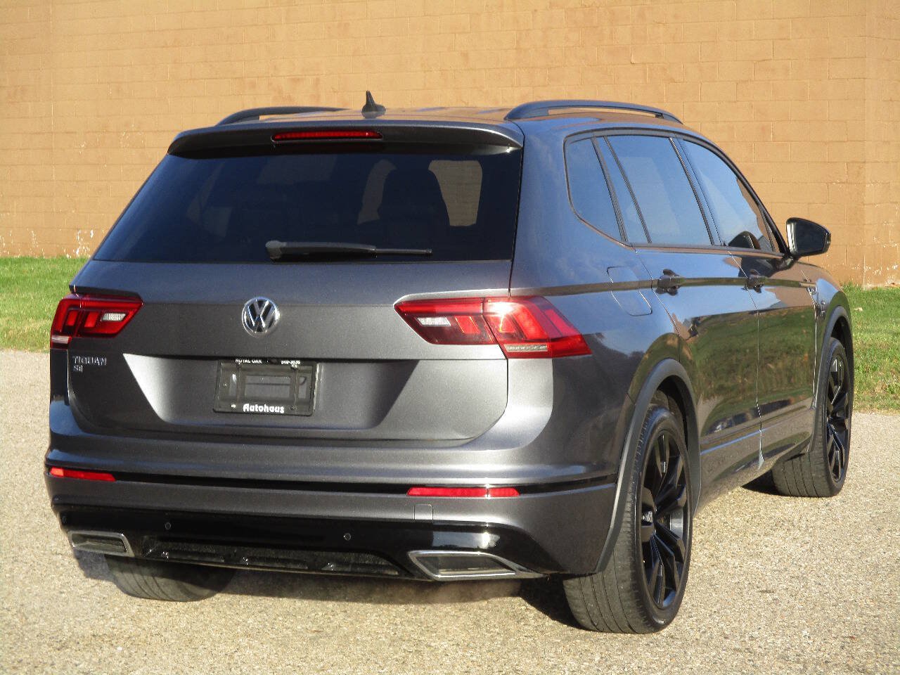 Used 2021 Volkswagen Tiguan SE R-Line FWD image 7