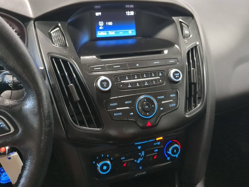 Used 2016 Ford Focus SE w/ SE Cold Weather Package FWD image 30