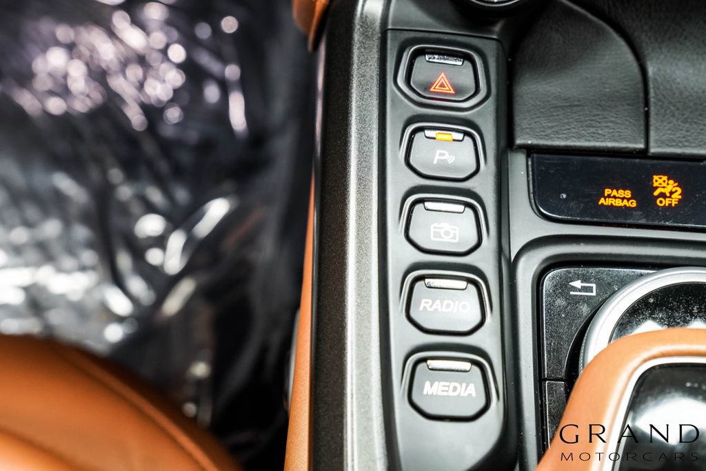 Used 2021 Aston Martin V8 Vantage Roadster RWD image 28