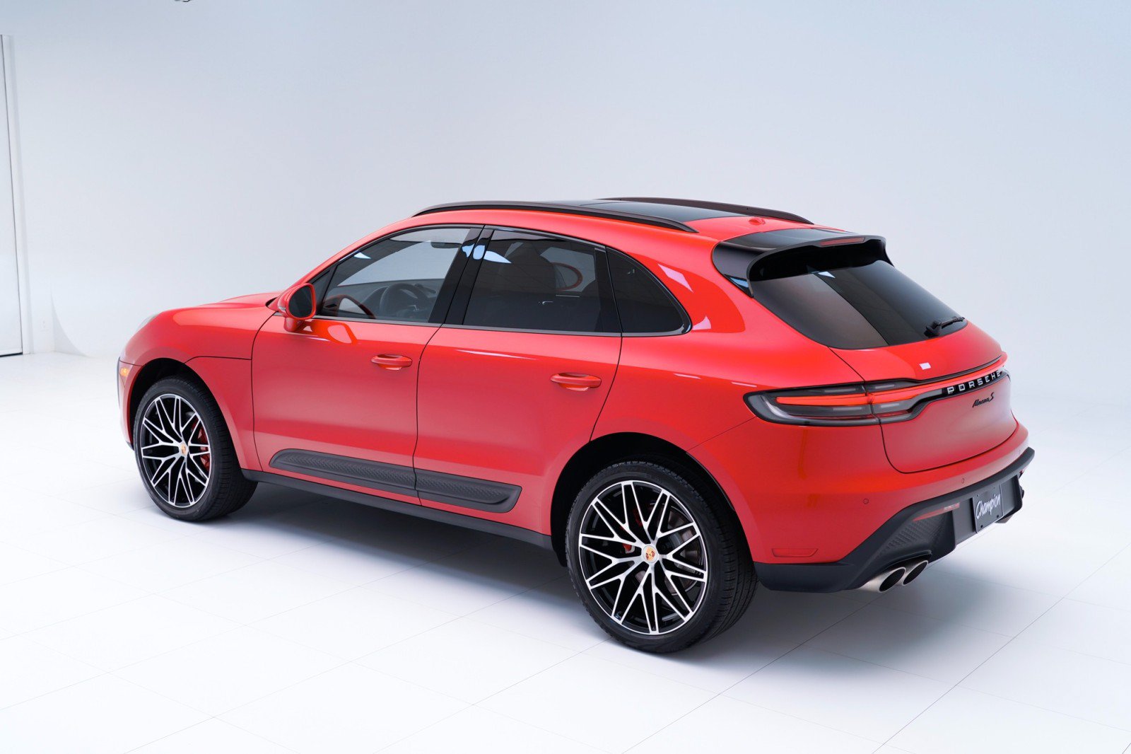 Certified 2023 Porsche Macan S AWD/4WD image 3